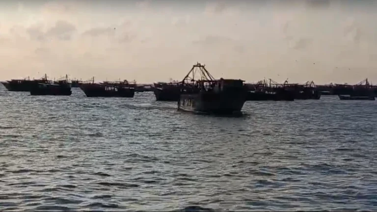 Lankan Navy arrests 23 Tamil fishermen, seizes boats for crossing maritime border