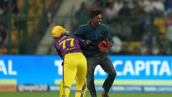 Watch: Pitch invader feels the wrath of Alyssa Healy during WPL 2024 clash