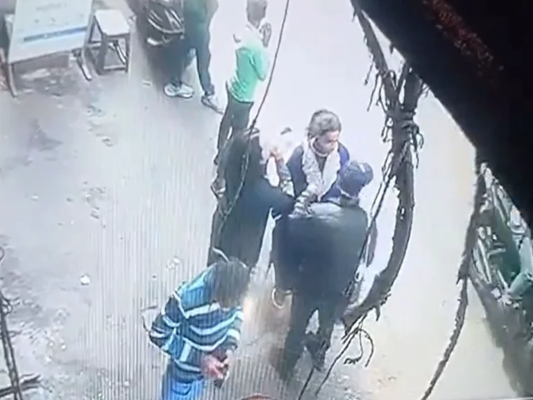 ‘Unsafe for tourists’: Woman on Varanasi trip shares video of thief stealing her iPhone 13