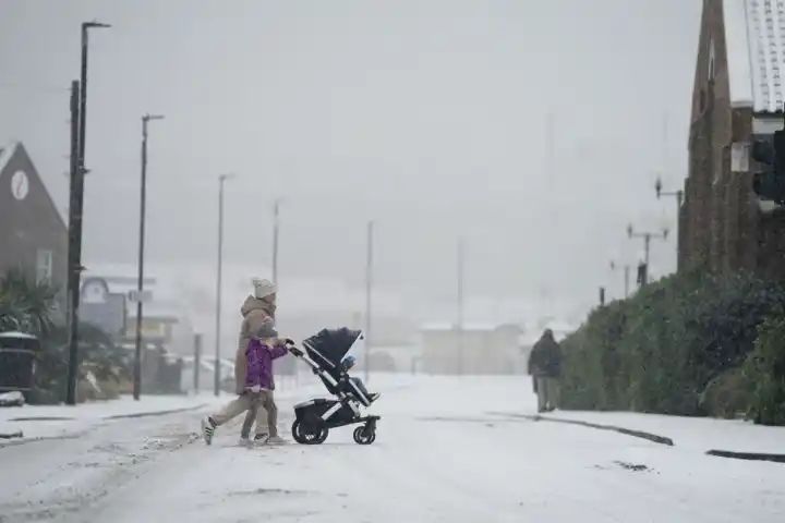 Snow mapped: Where will wintry showers hit UK this week as temperatures to plunge to -10C