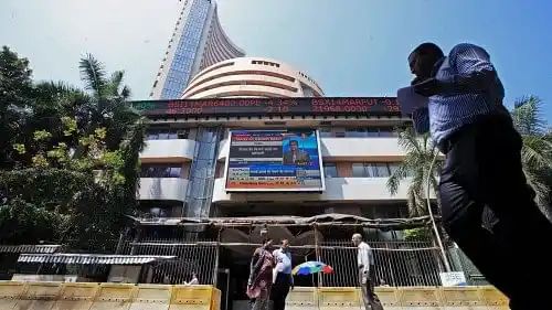 Sensex rebounds 454 points on buying in IT shares, foreign fund inflows