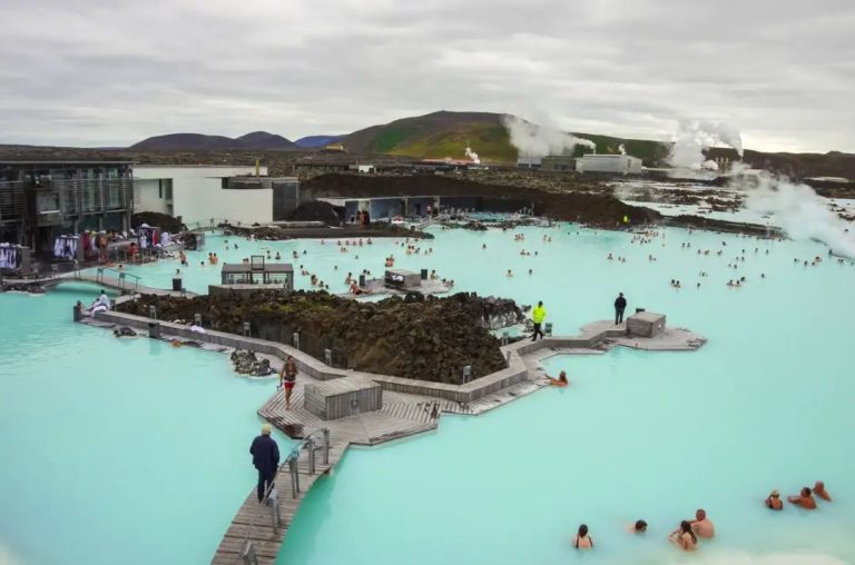 Airline is offering $99 flights to Iceland for Valentine’s Day