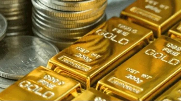 Gold and silver prices today: Yellow metal trades steady after inching slightly lower in the recent session