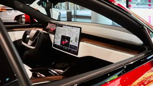 Tesla updates iPhone app to boost precision tracking and security akin to Apple AirTag tech