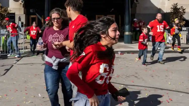 Kansas shooting: At least 1 dead, 22 injured in Kansas City Chiefs Super Bowl parade attack