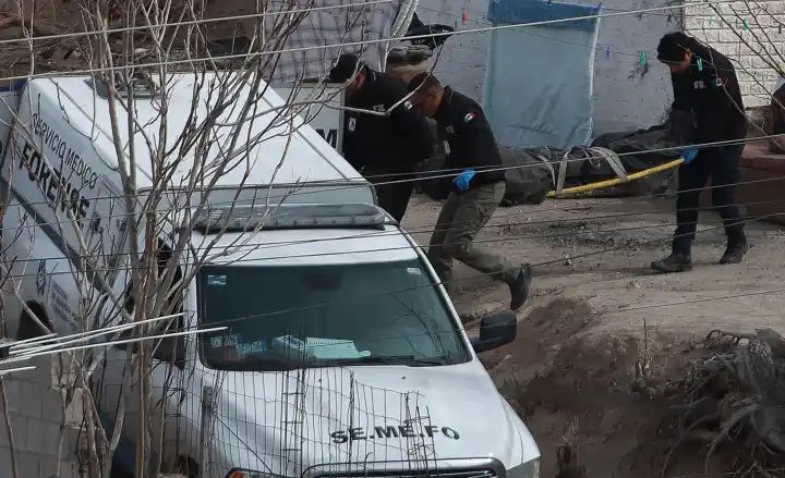 Five bodies found in three clandestine graves in Juarez and Chihuahua