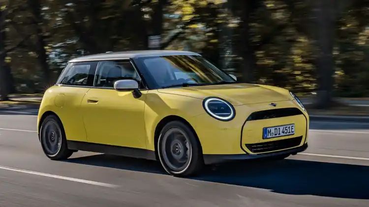 The Mini Cooper E Classic is A Back To The Basics Electric Version Of The Iconic Hatch