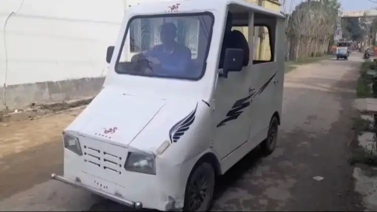 Shantipur’s Toto driver transforms three-wheeler into a four-wheeler, delighting locals