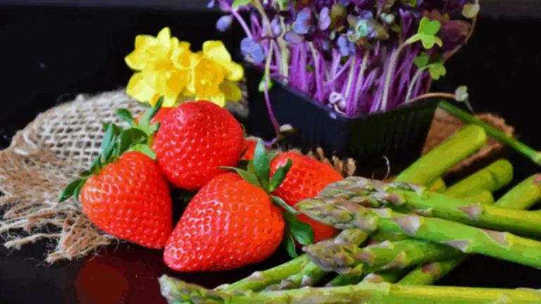 Consume THESE 5 Spring superfoods that will help you fight seasonal infections