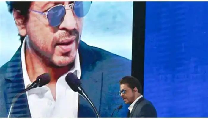 Shah Rukh Khan Delivers EPIC Speech As Jawan Hero Wins ‘Best Actor’ Award – WATCH