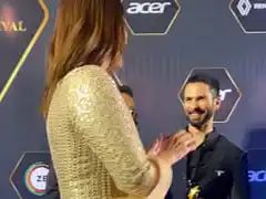 Jab They Ignored: This Awkward Kareena Kapoor-Shahid Kapoor Red Carpet Moment Is Crazy Viral