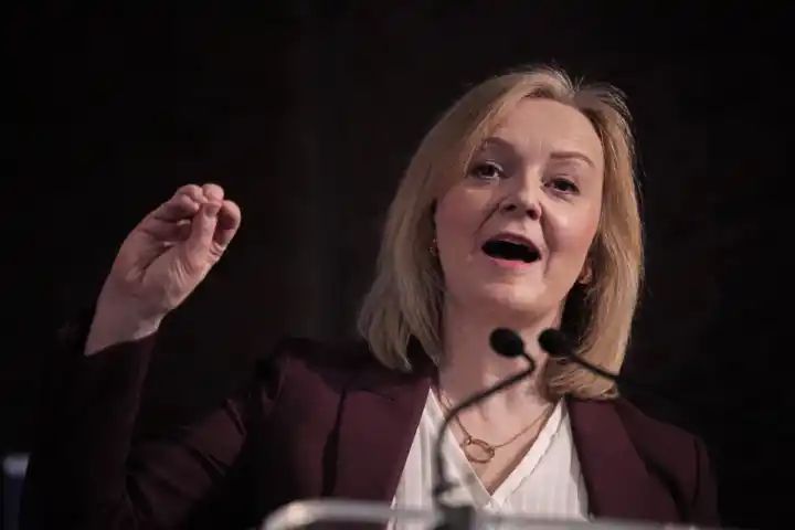 Liz Truss targets ‘trans activists’, Blair and ‘quangos’ as she explains political meltdown at right-wing US conference