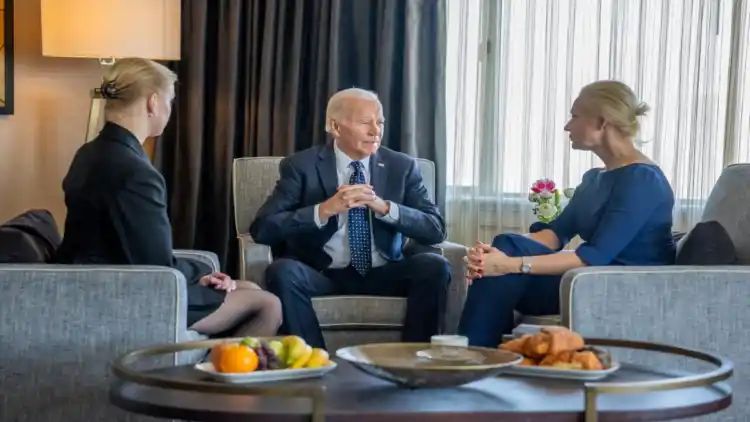 Biden holds poignant meeting with Navalny’s daughter, widow