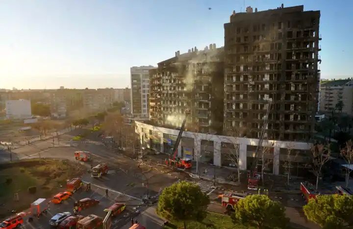 Couple saved from Valencia tower block inferno say they ‘refused to die’