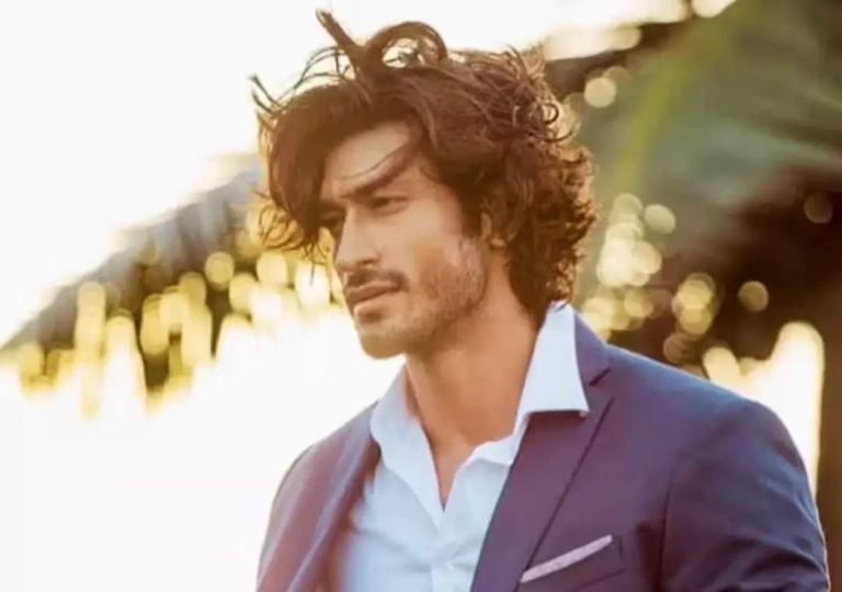 Crakk: Vidyut Jammwal exposes film critic for demanding bribe, netizens say, ‘Exposed 2 rupee critic’