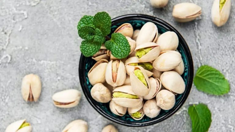 5 Surprising Health Benefits Of Eating Pistachios Everyday