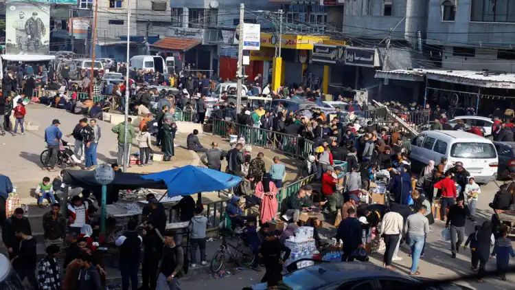 Masked men in Gaza enforce prices in street markets