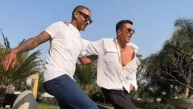 It’s ‘Mast Malang’ time: Akshay Kumar grooves to the song with Shikhar Dhawan