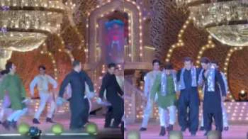 Salman Khan recreates towel dance, Naatu Naatu hook step with Shah Rukh Khan, Aamir Khan | Watch