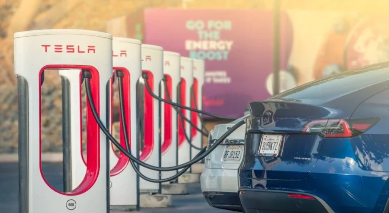 Tesla Exec Reacts As Car Enthusiast Expresses Dismay Over Higher Costs At Shell Charging Stations Compared To EV Giant’s Superchargers