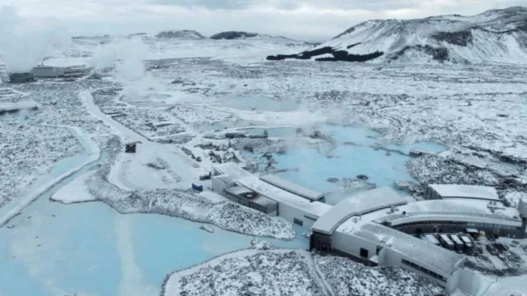 Iceland: ‘Imminent’ volcanic eruption forces authorities to evacuate Blue Lagoon