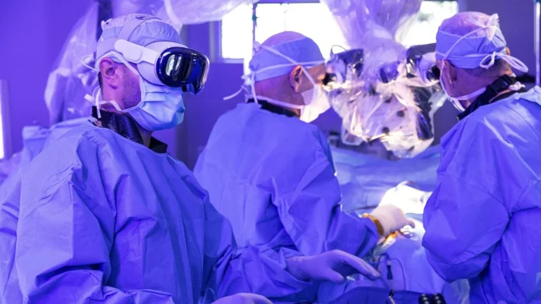 Apple Vision Pro helps surgeons in a spine operation in UK