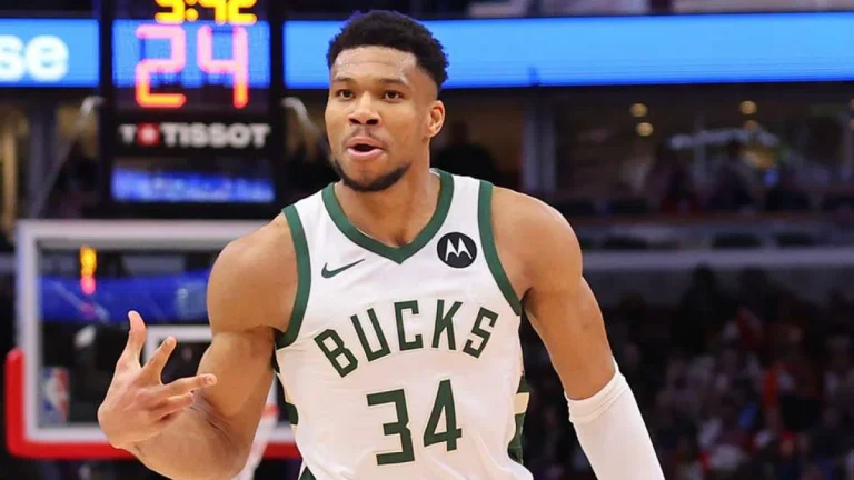 Giannis becomes Milwaukee’s winningest player as Bucks cruise past Bulls