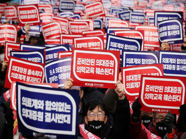 South Korea: Thousands of doctors protest govt’s plan to increase medical school admissions