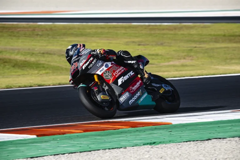 Arón Canet dominant on the second day of Moto2 testing in Jerez