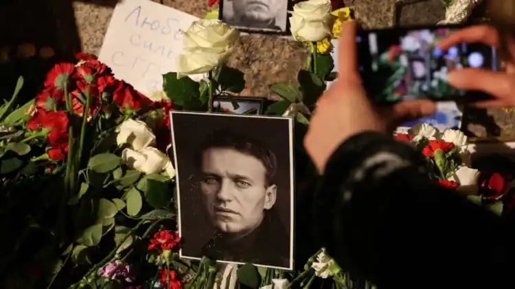 Alexei Navalny’s funeral: Family struggles to find hearse to drive body to church