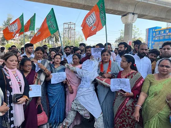 MP: BJP workers, including Mahila Morcha burn Mamata’s effigy over Sandeshkhali incident