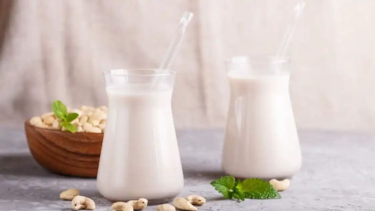 5 Benefits Of Replacing Your Regular Milk With Cashew Milk