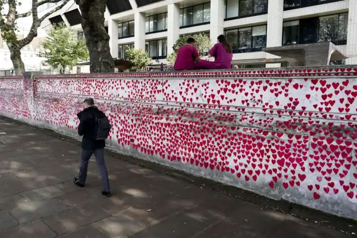 Bereaved urged to share stories of loved ones on annual day of reflection