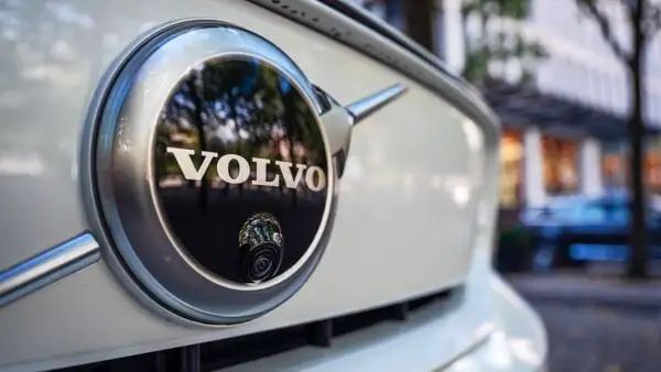 Volvo introduces Accident Ahead Alert for global market. Here’s how it works