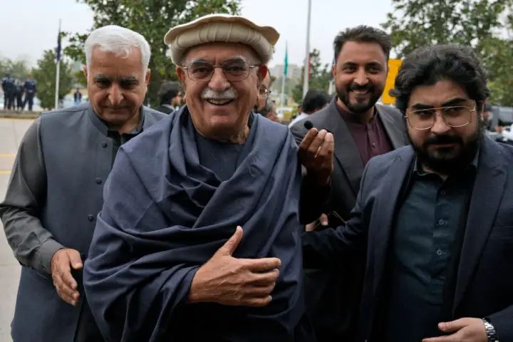 Police in Pakistan’s Quetta raids house of opposition presidential candidate Mahmood Khan Achakzai