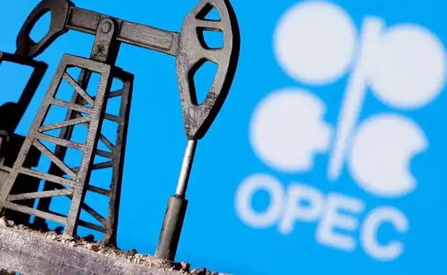 OPEC+ Extends Oil Output Cuts in Second Quarter