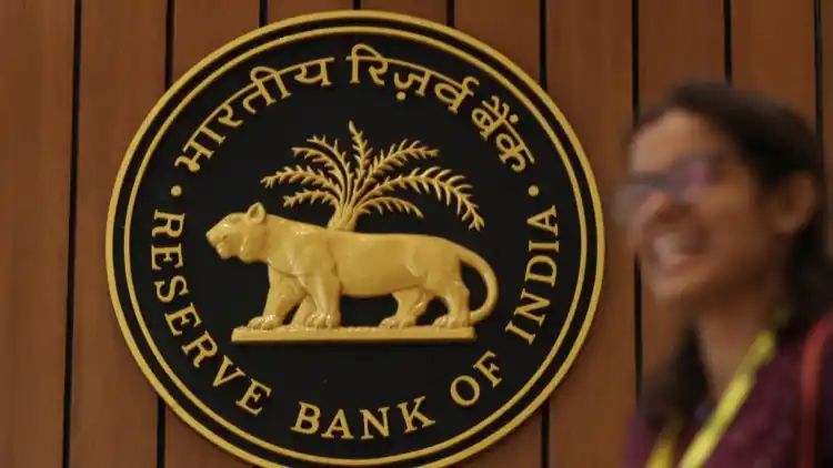 RBI stops IIFL Finance from sanctioning gold loans over ‘material supervisory concerns