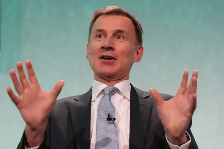 Hunt to announce 2p national insurance cut in pre-election Budget