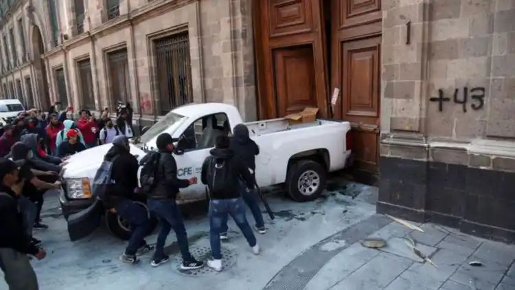 Protesters ‘manipulated by rights groups’ knock down door of Mexico’s presidential palace over 43 students’ disappearance in 2014