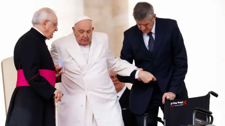 Pope Francis, battling flu, struggles to sit in Popemobile, limits speech at gathering