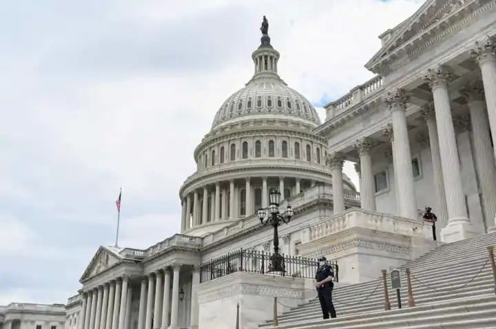 US House passes $467.5 billion spending bill, averts imminent government shutdown