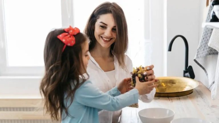 This Women’s Day, Surprise Your Mothers With 3 Easy To Make Breakfast Smoothie Bowls