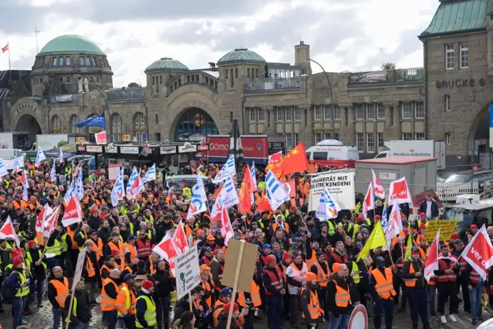 Strikes paralyse Germany’s transport sector: Railways and airports in chaos