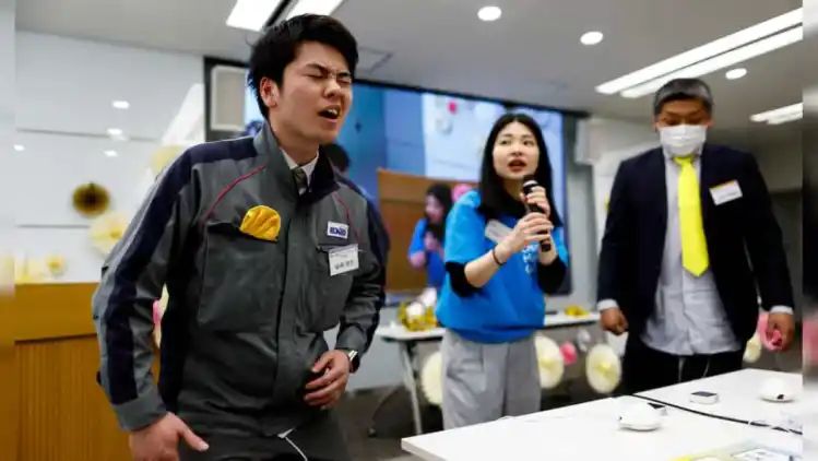 Walking in women’s shoes: Tokyo firm’s male employees given simulated menstrual pain. HERE’S HOW they felt