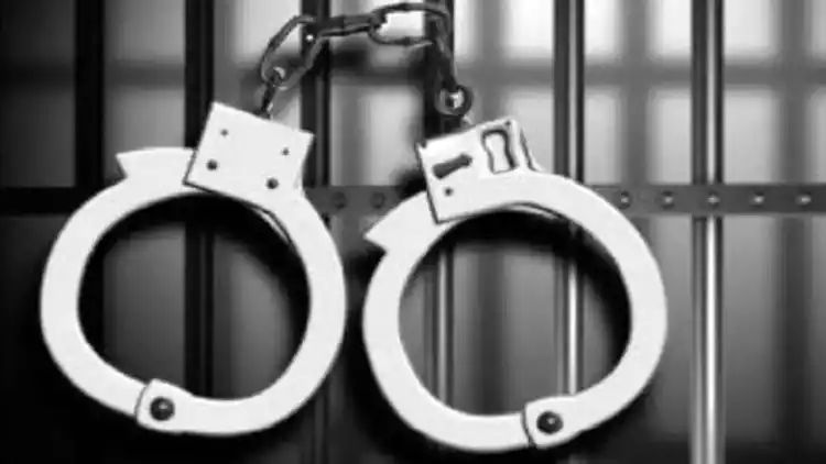 Maharashtra: Two arrested for transporting banned tobacco products