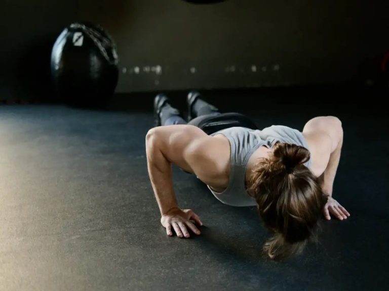 Bodyweight Arm Workouts For Women: 5 Exercises You Can Do Everyday Without Weights