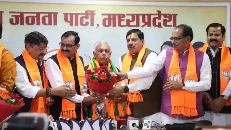 52 yrs a Congress foot soldier in Madhya Pradesh, Suresh Pachouri joins BJP, invokes Ram temple invite