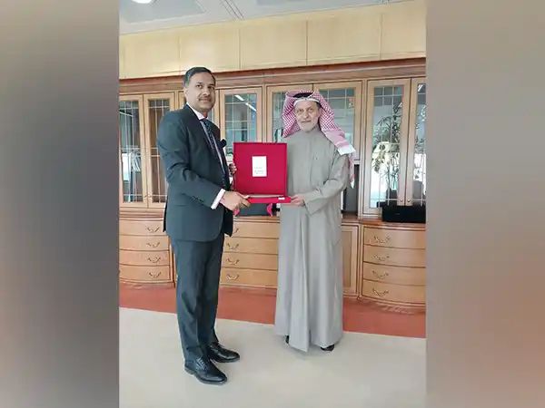 Indian envoy discusses cooperation in hydrocarbon with Kuwait Deputy PM