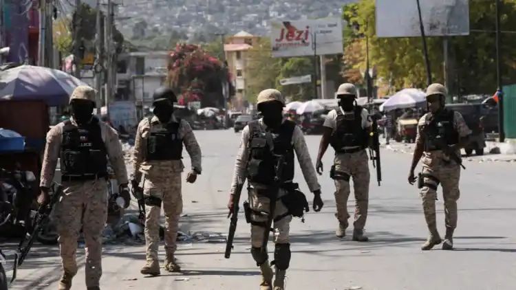 US military airlifts personnel from American embassy in violence-hit Haiti