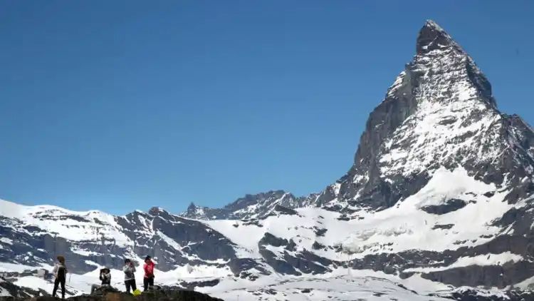 Switzerland: Police launch search for six missing skiers near Matterhorn